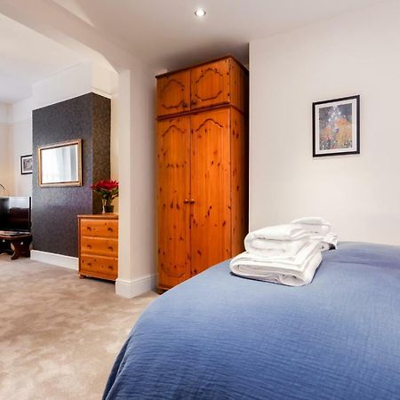 Gorgeous Town Centre Apt With Courtyard Garden Bournemouth Zewnętrze zdjęcie
