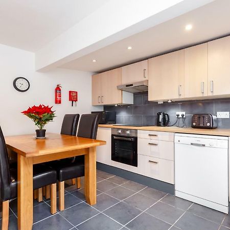 Gorgeous Town Centre Apt With Courtyard Garden Bournemouth Zewnętrze zdjęcie