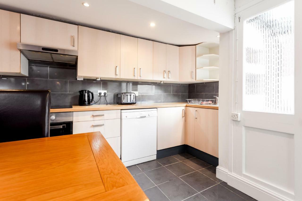 Gorgeous Town Centre Apt With Courtyard Garden Bournemouth Zewnętrze zdjęcie